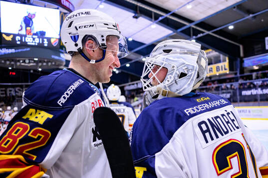 Djurgårdens Colby Sissons och målvakt Viktor Andrén