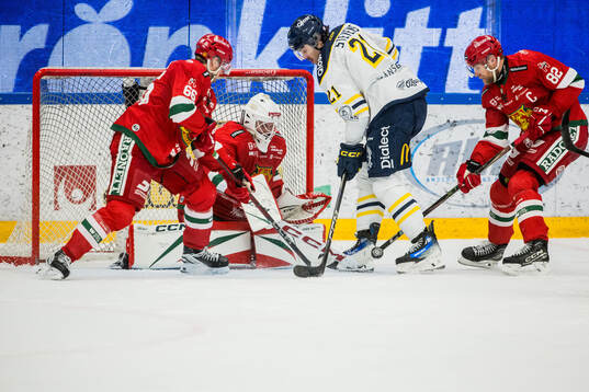 Södertäljes Nolan Stevens mot Moras Ludvig Markman,
