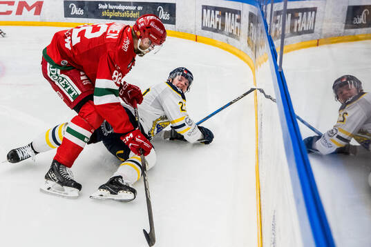 Moras Roope Laavainen och Södertäljes Egor Polin