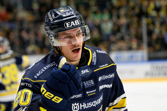 HV71s Andre Petersson jublar