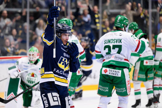 HV71s Andre Petersson jublar