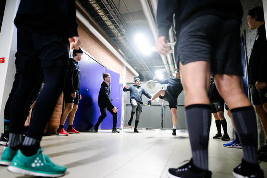 Frölundas spelare värmer upp