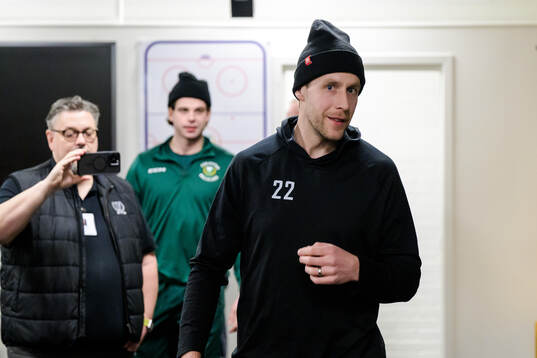 Färjestads Per Åslund i omklädningsrummet