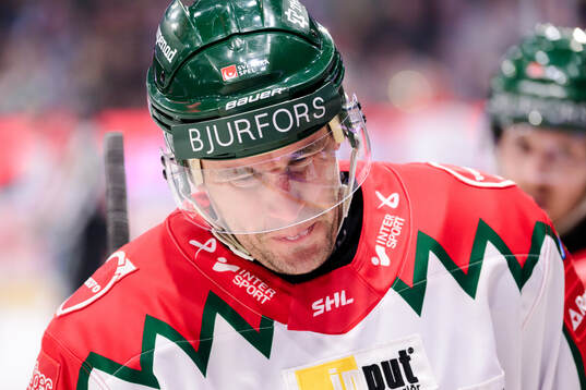Frölundas Mikael Ruohomaa har ont