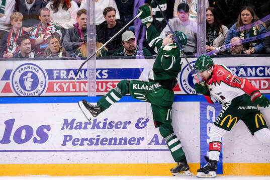 Färjestads Viktor Lodin och Frölundas Henrik Tömmernes