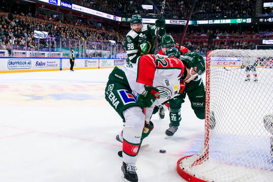 Färjestads Marian Studenic och Frölundas Filip Cederqvist