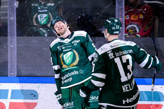 Färjestads Marian Studenic jublar
