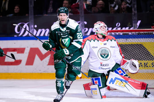 Färjestads Per Åslund jublar