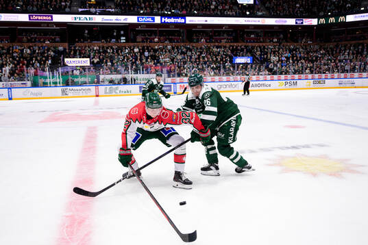Frölundas Noah Hasa och Färjestads Joel Nyström