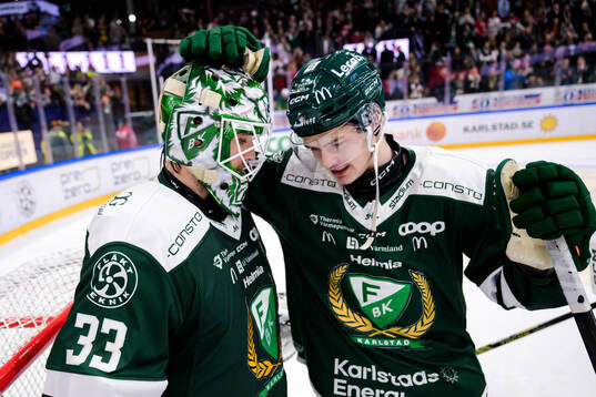 Färjestads målvakt Maxime Lagacé och Lucas Forsell jublar