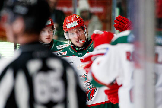 Modos Jesper Olofsson jublar