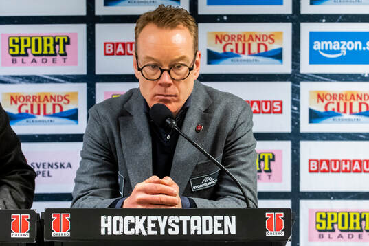 Örebros tränare Niklas Eriksson på presskonferensen