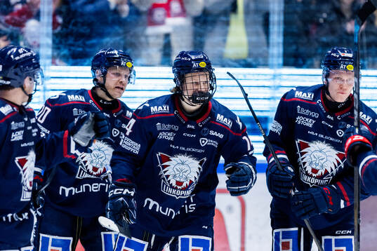 Linköpings Eddie Genborg jublar med lagkamrater