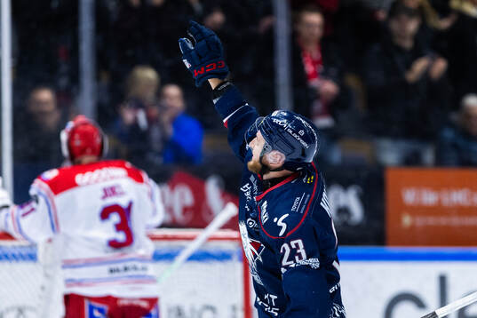 Linköpings Robin Kovacs jublar