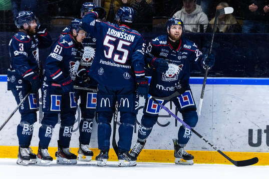 Linköpings Robin Kovacs jublar med lagkamrater