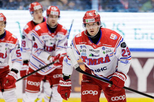 Timrås Filip Hållander jublar