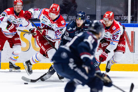Timrås Filip Hållander och Anton Wedin mot Linköpings