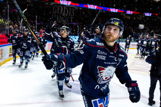 Linköpings Linus Hultström jublar