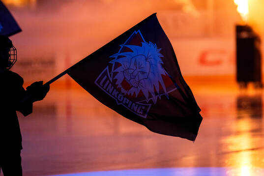 Linköpings klubbmärke på flagga