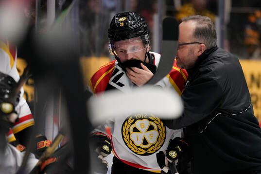 Brynäs Johannes Kinnvall har ont