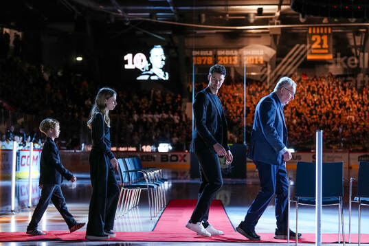 Joakim Lindströms bror och far