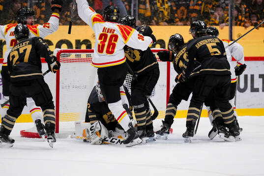 Brynäs Linus Ölund jublar