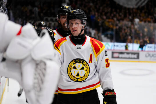 Brynäs Linus Ölund jublar