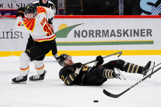 Brynäs Linus Ölund och Skellefteås Pär Lindholm