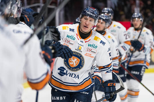 Växjös Emil Sylvegård jublar