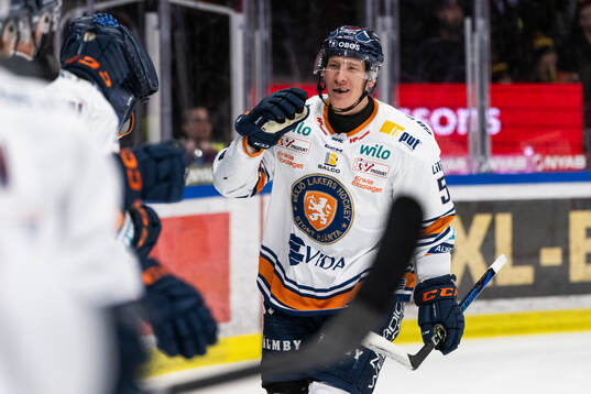 Växjös Emil Sylvegård jublar