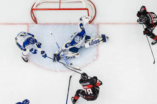 Leksands Joonas Lyytinen och Leksands målvakt Jakob