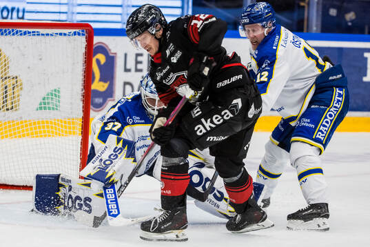 Leksands målvakt Jakob Hellsten och Malmö Redhawks Linus