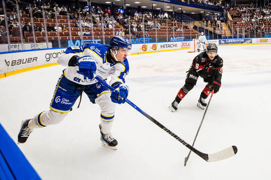 Leksands Martin Karlsson och Malmö Redhawks Johan Olofsson