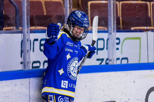 Leksands Kiira Yrjänen jublar