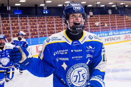 Leksands Kiira Yrjänen jublar