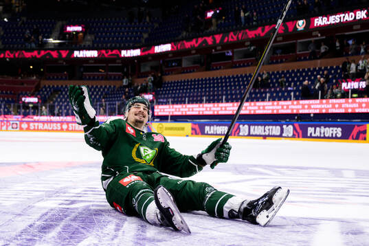 David Tomasek of Färjestad celebrates