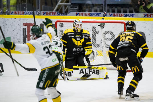 Västerås målvakt Rasmus Korhonen deppar