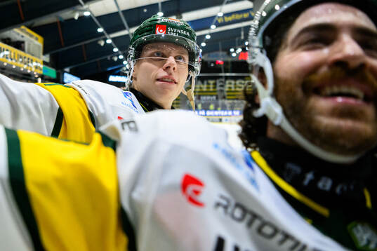 Björklövens Oscar Tellström jublar