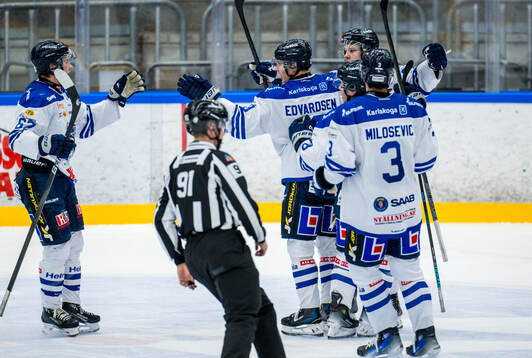 Karlskogas Andre Edvardsen Simen jublar