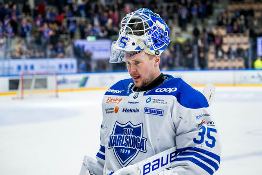 Karlskogas målvakt Lars Volden deppar