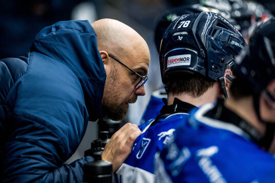 Karlskogas tränare Dennis Hall