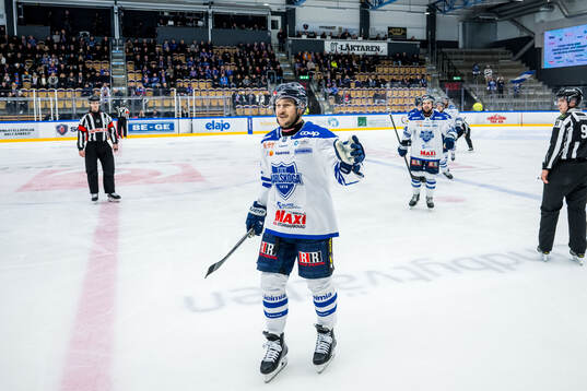 Karlskogas Viktor Lennartsson jublar