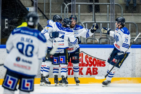 Karlskogas Viktor Lennartsson jublar