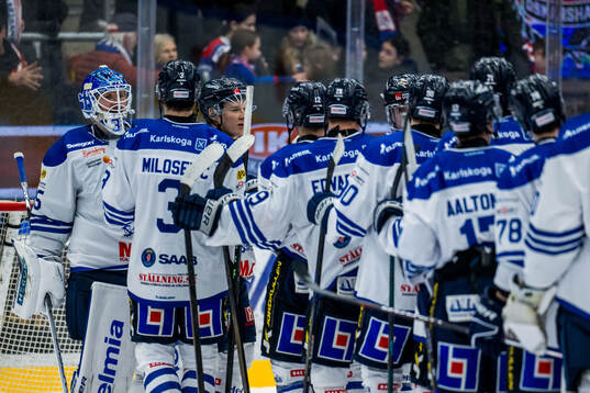 Karlskoga spelare jublar
