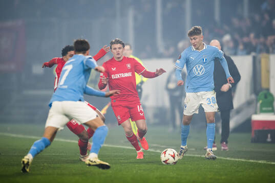 Sem Steijn of Twente and Hugo Bolin of Malmö FF