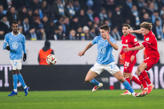 Lasse Berg Johnsen of Malmö FF and Sem Steijn of Twente