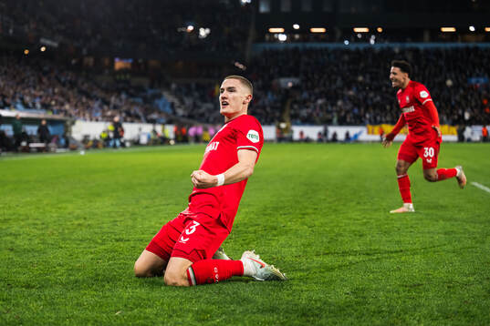 Gustaf Lagerbielke of Twente celebrates