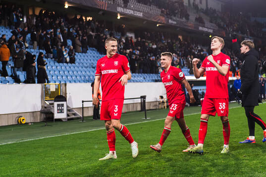 Gustaf Lagerbielke of Twente celebrates with team mates