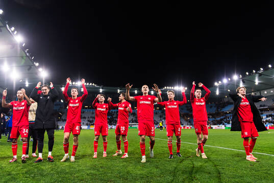 Gustaf Lagerbielke of Twente celebrates with team mates