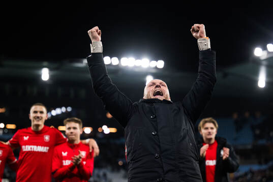 Head coach Joseph Oosting of Twente celebrates